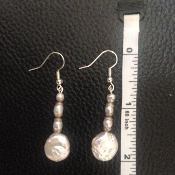 NWT ✨HP 12/17✨ Handmade freshwater pearl earrings! - Picture 2 of 2